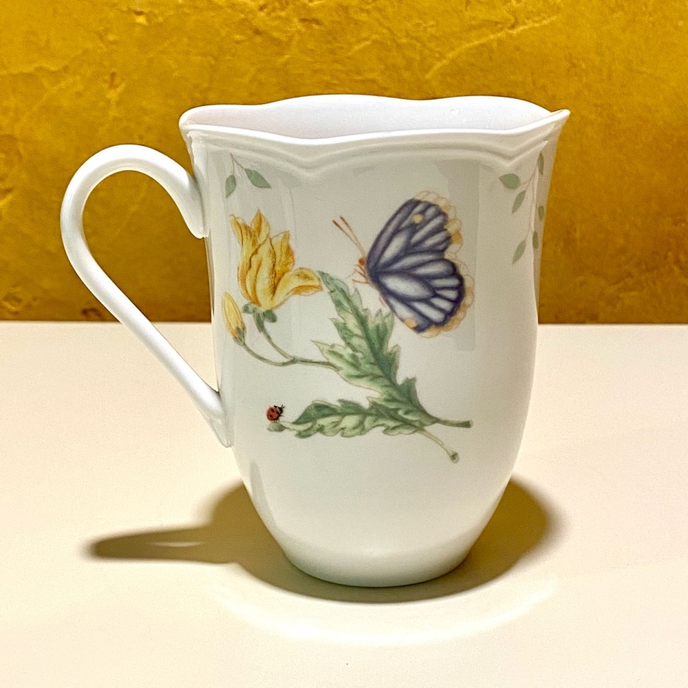 LENOX BUTTERFLY MEADOW FRITILLARY MUG - 12 OZ WHITE PORCELAIN SCALLOPED RIM